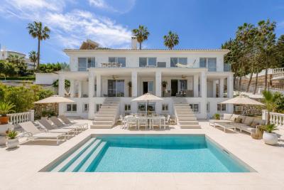 1 - Torrequebrada, Villa