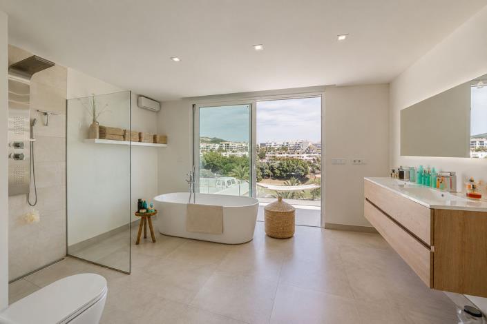 Image No.6-5 Bed Villa for sale