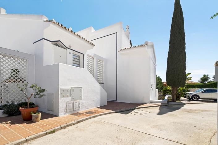 Image No.19-4 Bed Townhouse for sale