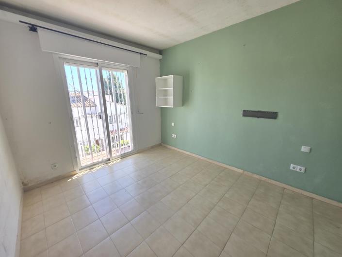 Image No.16-3 Bed Townhouse for sale