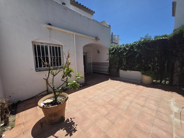 Image No.26-3 Bed Townhouse for sale