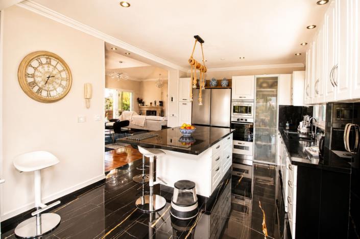 Image No.12-6 Bed Villa / Detached for sale