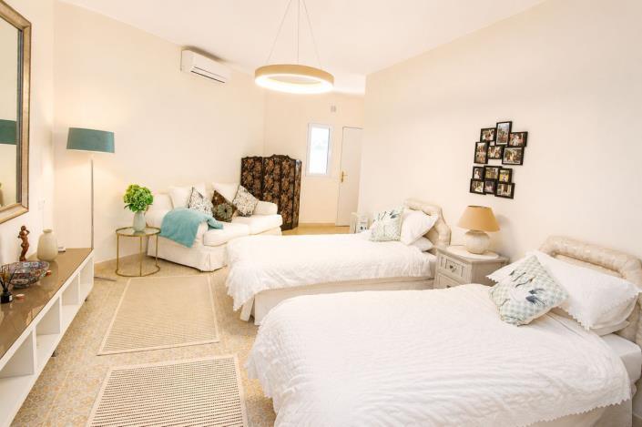 Image No.30-6 Bed Villa / Detached for sale