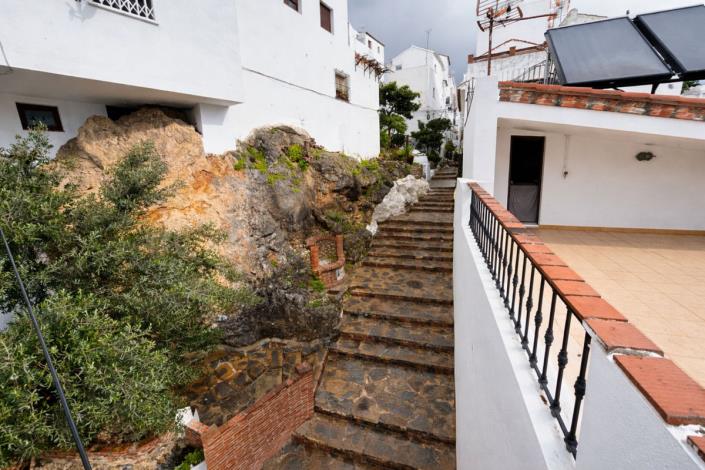 Image No.20-3 Bed Townhouse for sale