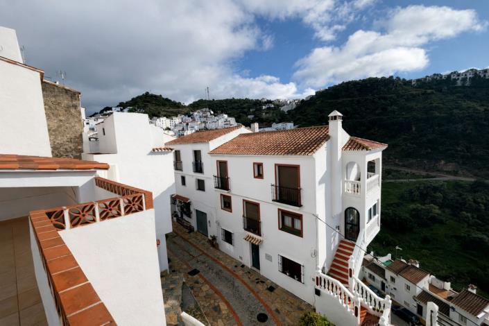 Image No.24-3 Bed Townhouse for sale