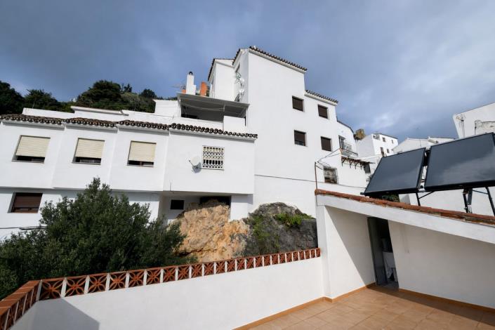 Image No.25-3 Bed Townhouse for sale
