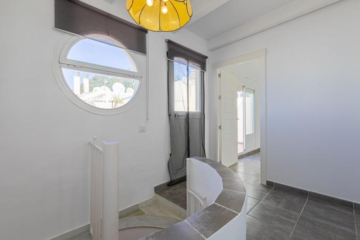 Image No.28-3 Bed Duplex for sale