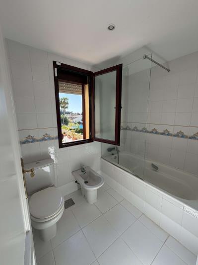 Image No.29-3 Bed Townhouse for sale