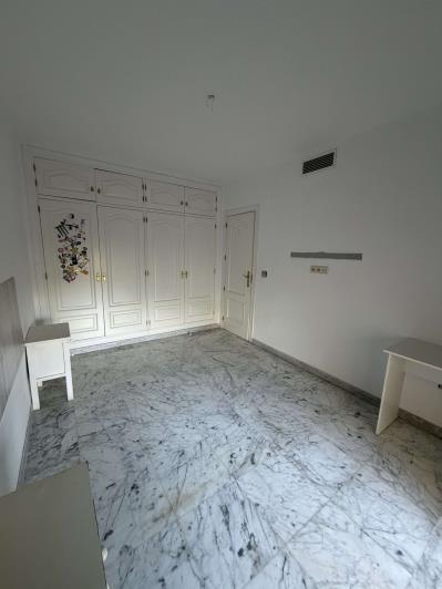 Image No.30-3 Bed Townhouse for sale