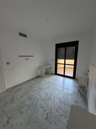 Image No.31-3 Bed Townhouse for sale