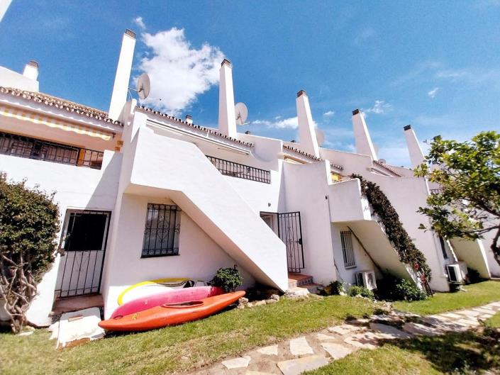 Image No.30-4 Bed Townhouse for sale