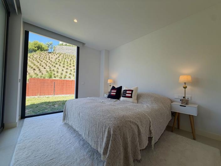 Image No.25-3 Bed Apartment for sale