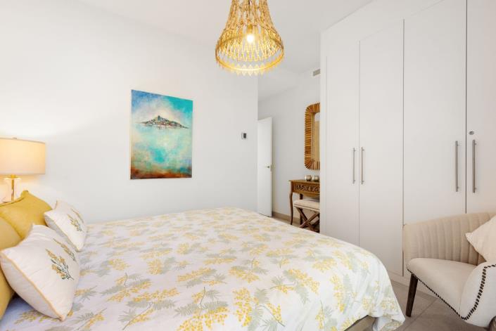 Image No.18-3 Bed Apartment for sale