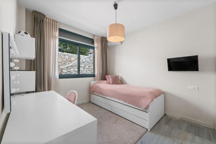 Image No.18-3 Bed Semi-Detached for sale