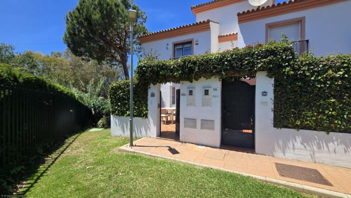 Image No.11-3 Bed Townhouse for sale