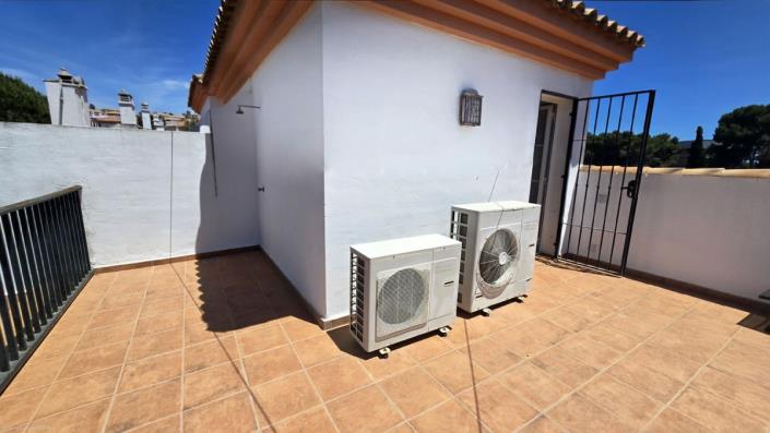 Image No.4-3 Bed Townhouse for sale