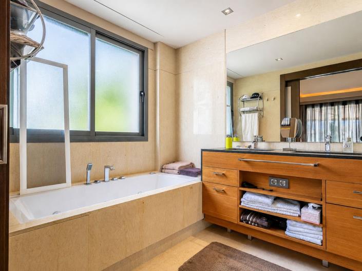 Image No.15-3 Bed Apartment for sale
