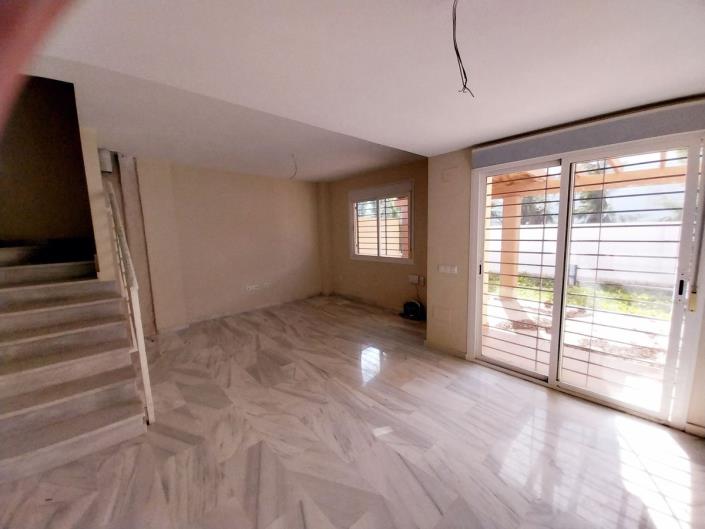 Image No.15-4 Bed Townhouse for sale