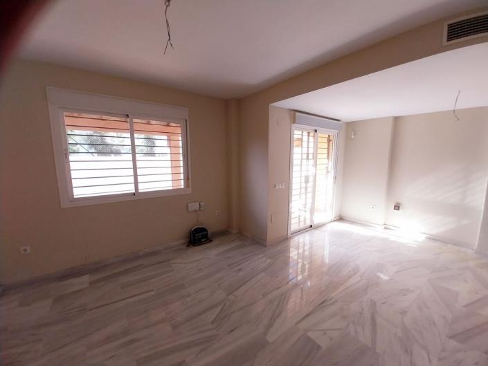 Image No.16-4 Bed Townhouse for sale