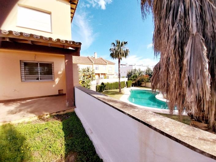Image No.19-4 Bed Townhouse for sale