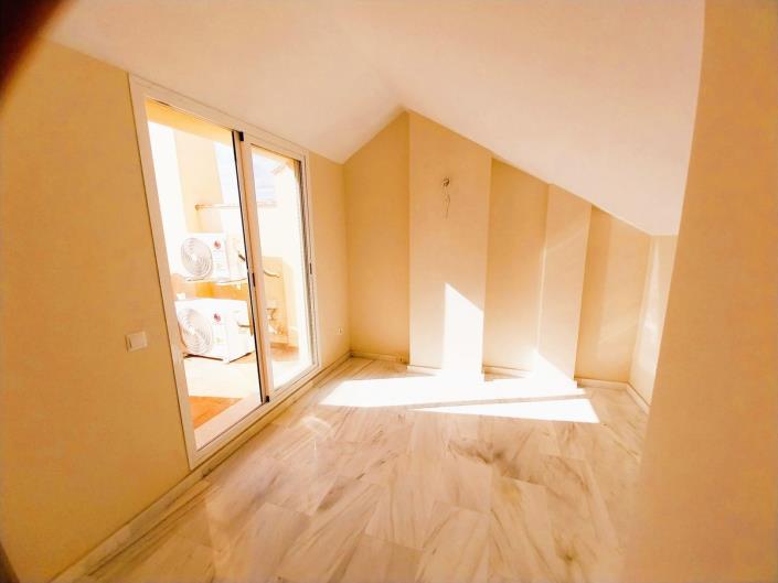 Image No.27-4 Bed Townhouse for sale
