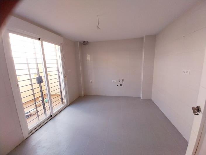 Image No.32-4 Bed Townhouse for sale