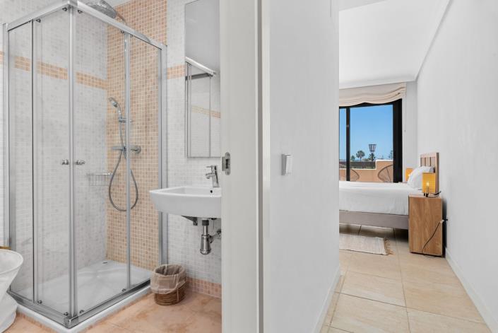 Image No.20-3 Bed Townhouse for sale
