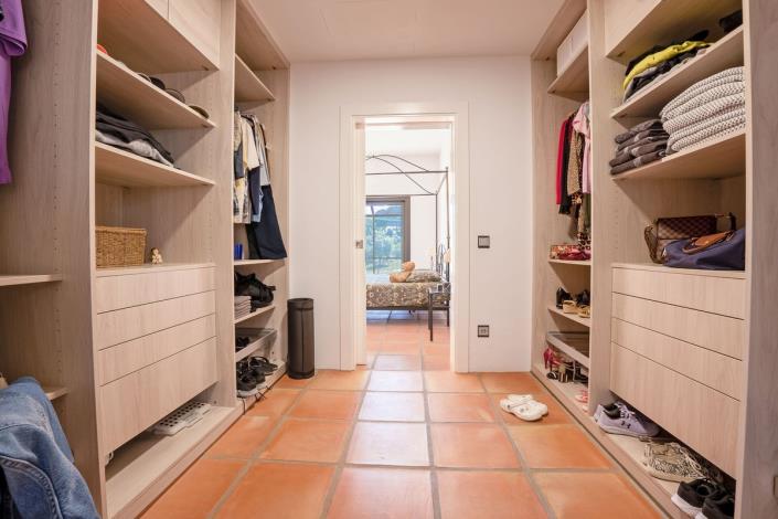 Image No.24-3 Bed Villa / Detached for sale