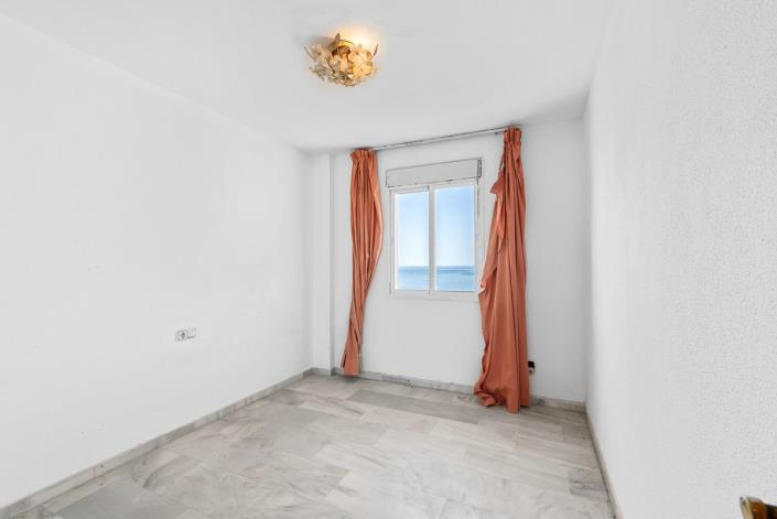 Image No.17-3 Bed Apartment for sale