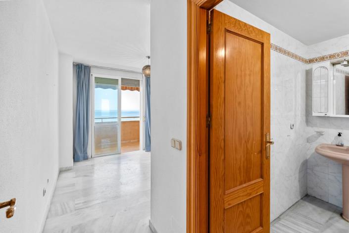 Image No.19-3 Bed Apartment for sale