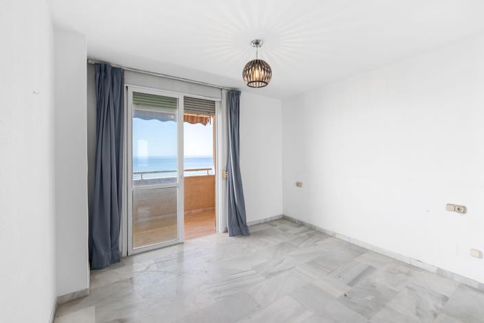 Image No.20-3 Bed Apartment for sale