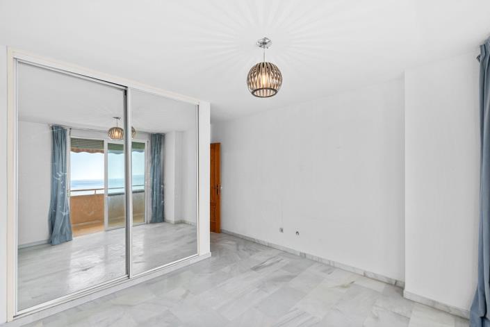 Image No.21-3 Bed Apartment for sale
