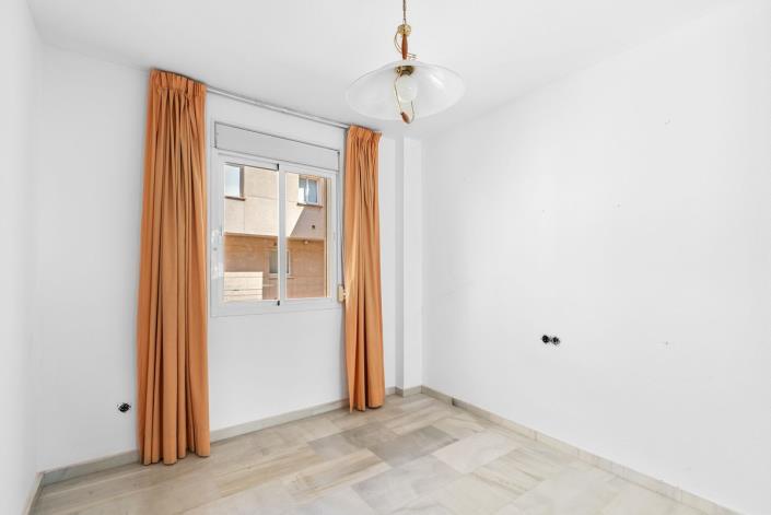 Image No.24-3 Bed Apartment for sale