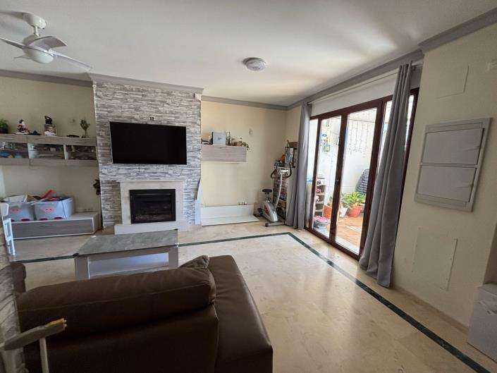 Image No.28-3 Bed Semi-Detached for sale