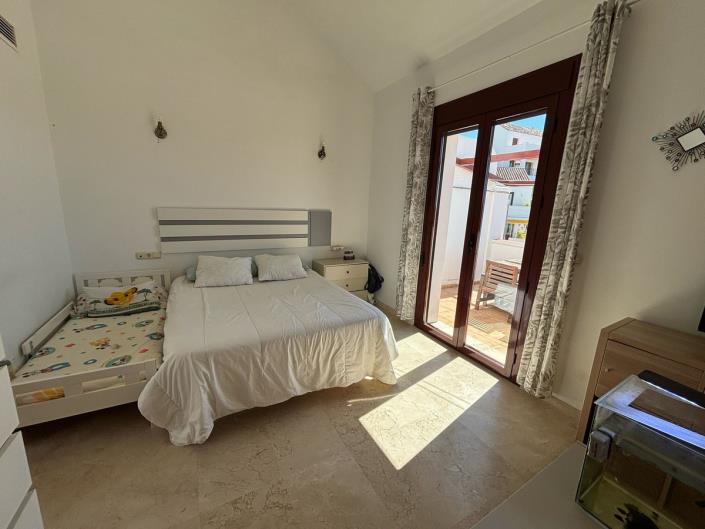 Image No.34-3 Bed Semi-Detached for sale