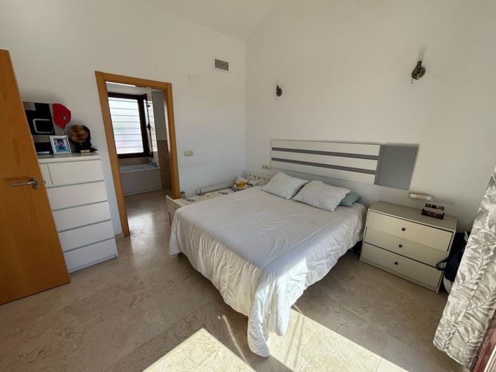 Image No.36-3 Bed Semi-Detached for sale