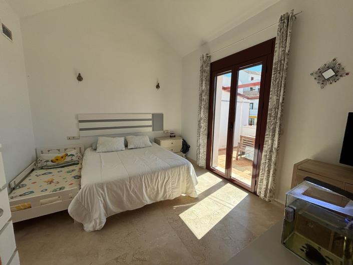 Image No.35-3 Bed Semi-Detached for sale