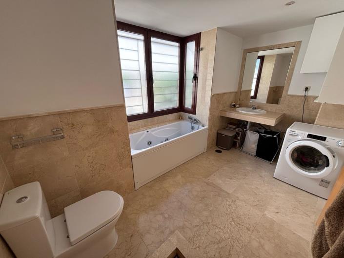 Image No.40-3 Bed Semi-Detached for sale