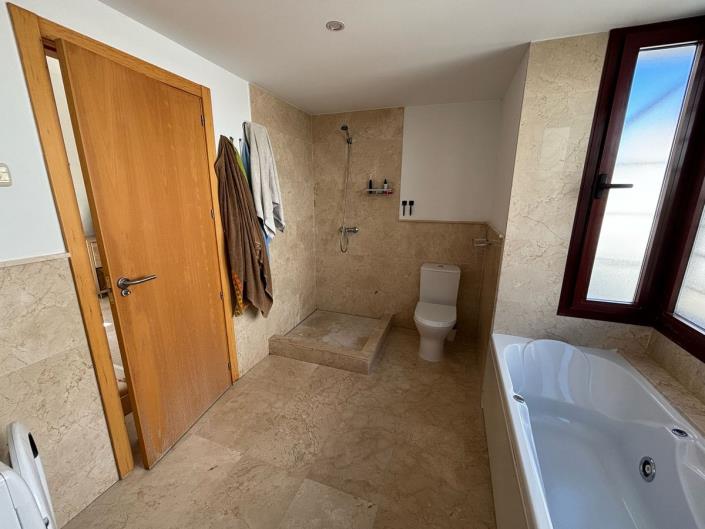 Image No.39-3 Bed Semi-Detached for sale
