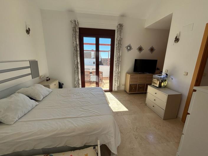 Image No.41-3 Bed Semi-Detached for sale
