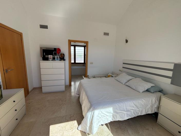 Image No.48-3 Bed Semi-Detached for sale