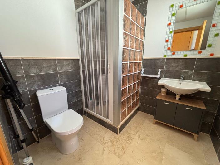 Image No.49-3 Bed Semi-Detached for sale