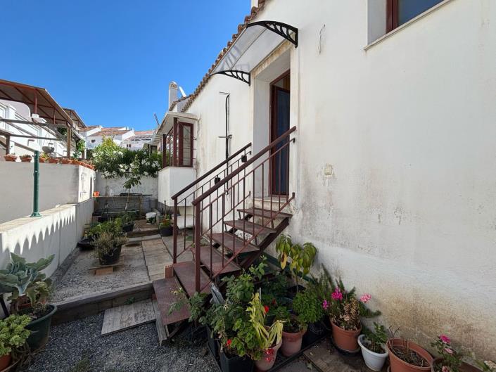 Image No.56-3 Bed Semi-Detached for sale