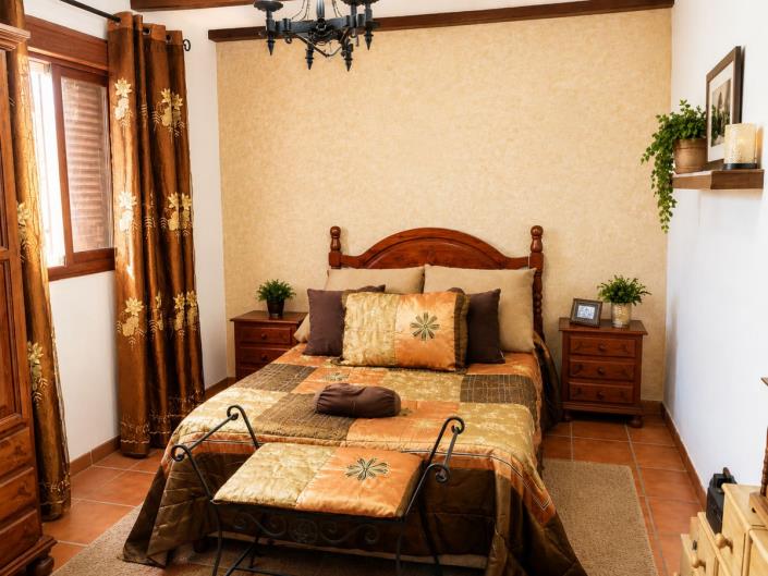Image No.8-2 Bed Townhouse for sale