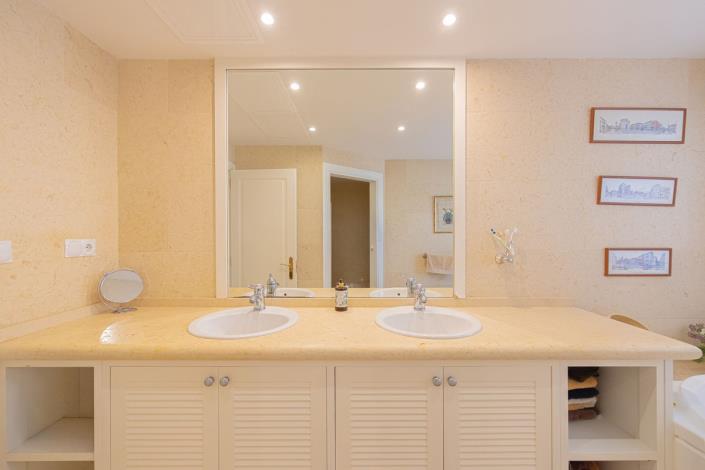Image No.28-3 Bed Apartment for sale