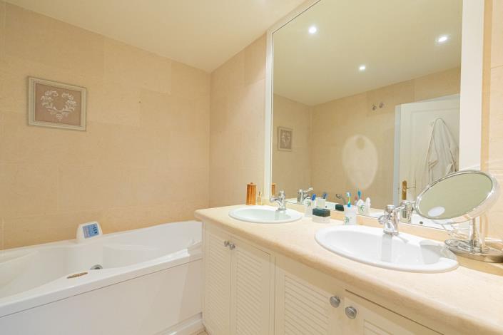 Image No.39-3 Bed Apartment for sale