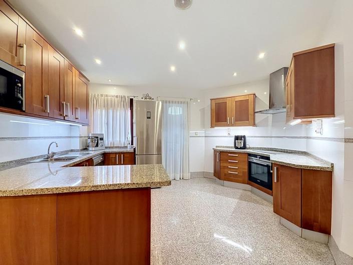 Image No.15-4 Bed Apartment for sale