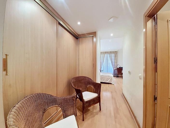 Image No.18-4 Bed Apartment for sale
