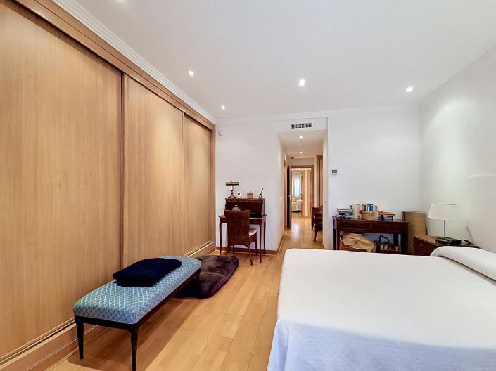 Image No.19-4 Bed Apartment for sale