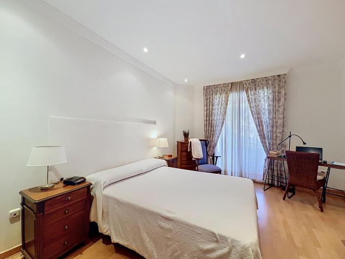 Image No.21-4 Bed Apartment for sale
